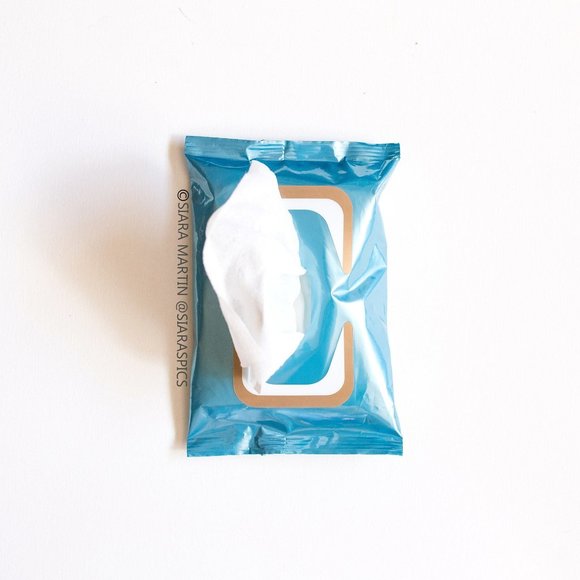 FOOOPS!® SENSECOSMETICS® COLOR REMOVING WIPES - Picture 3 of 5